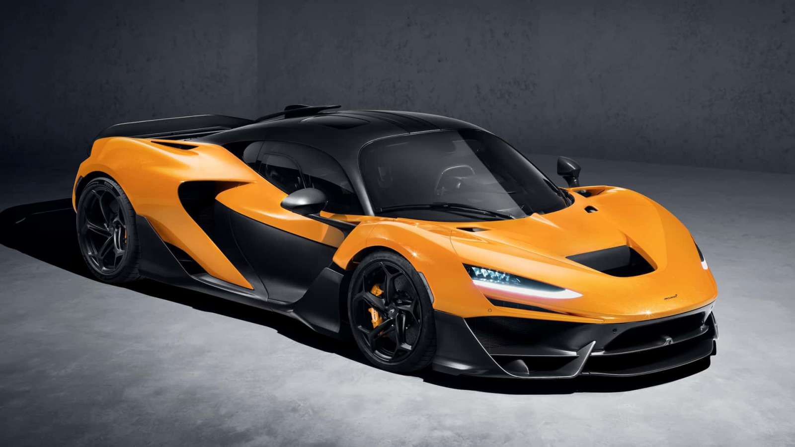 Πρεμιέρα με 1.275 άλογα για τη νέα McLaren W1